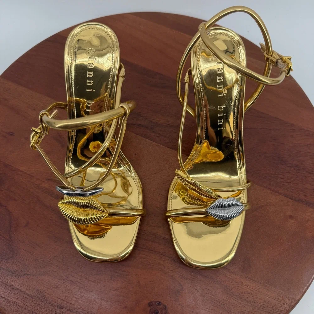 Gianni Bini Heeled Sandals Womens Gold Metallic Lip Charm Strappy Stiletto 8M